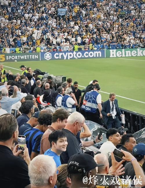 诺坎普看台高唱“阿隆索留下”,巴萨球迷借胜局嘲讽阿隆索 诺坎普看台高唱“阿隆索留下”,巴萨球迷借胜局嘲讽阿隆索