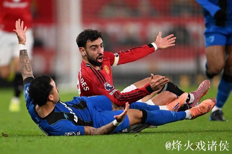 体坛联播｜曼联互捅局4比4战平伯恩茅斯，罗马小胜黑马科莫