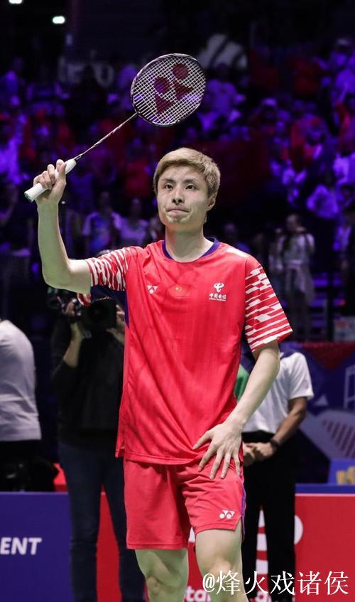 羽联总决赛:石宇奇两局完胜奈良冈功大,成功晋级 羽联总决赛:石宇奇两局完胜奈良冈功大,成功晋级